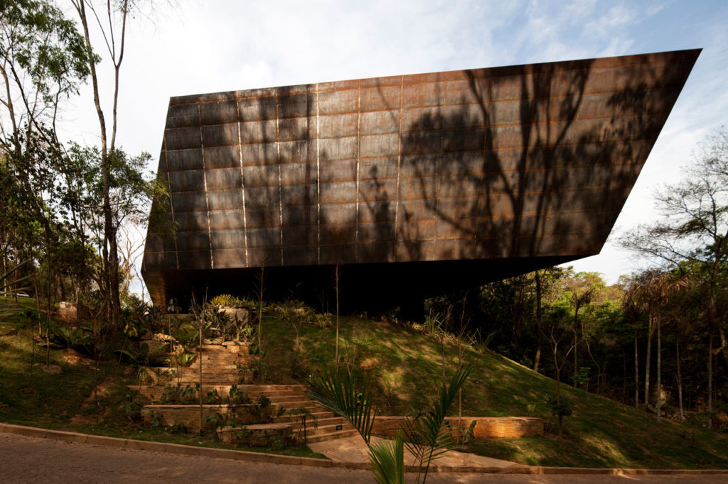 foto do pavilhão de Miguel de Rio Branco em Inhotim